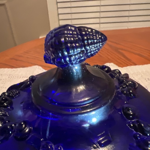 Dalzell Viking Vintage Glass Candy Dish & Lid - Picture 5 of 17